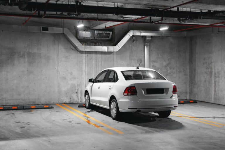 ¿Prohibición de conducir y el coche parado sin uso? Cash4Car ofrece una solución