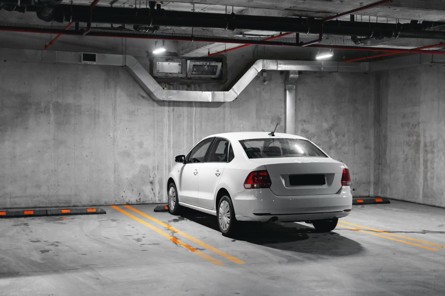 ¿Prohibición de conducir y el coche parado sin uso? Cash4Car ofrece una solución